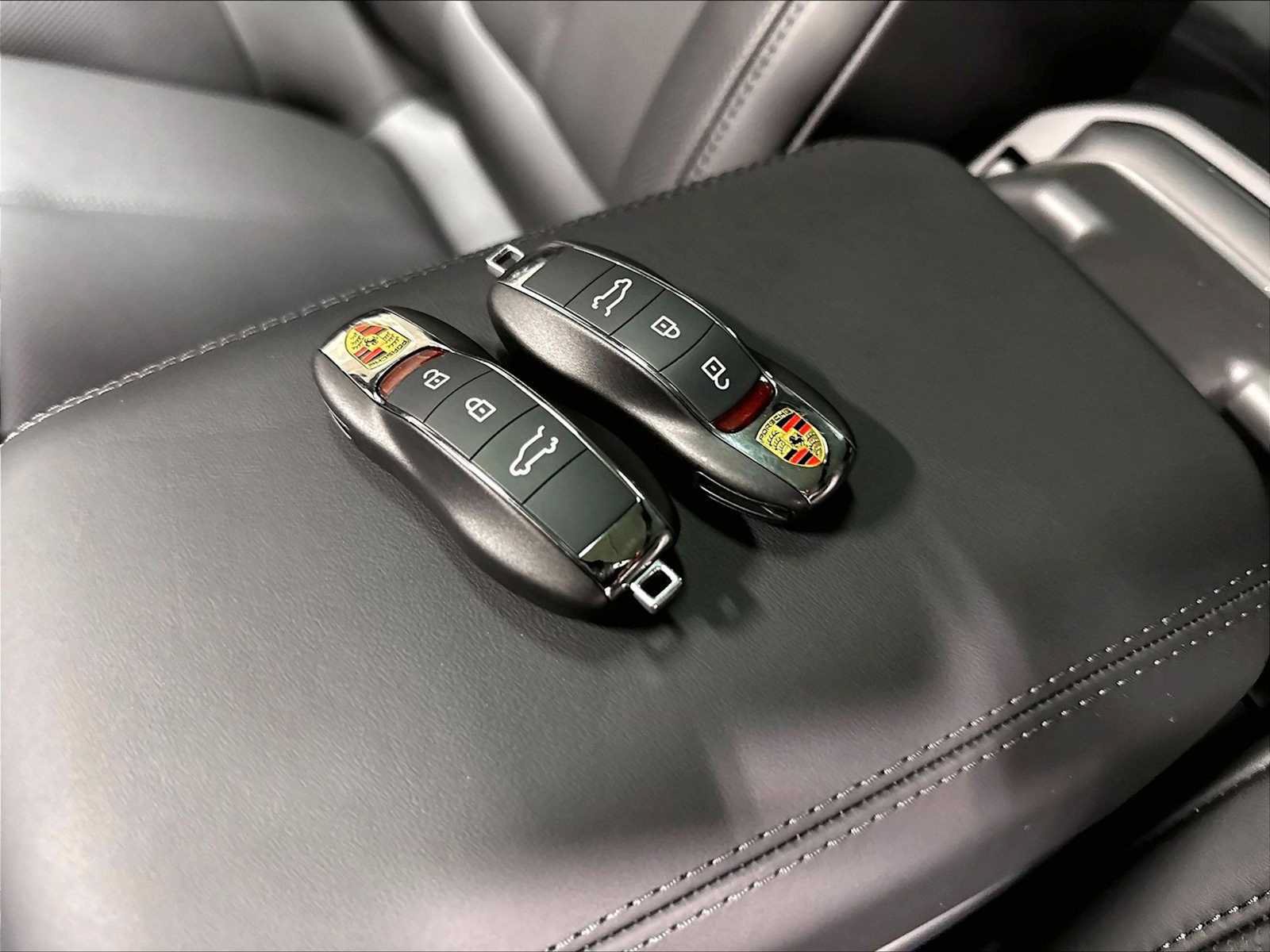 New 2026 Porsche Macan S AWD/4WD image 37