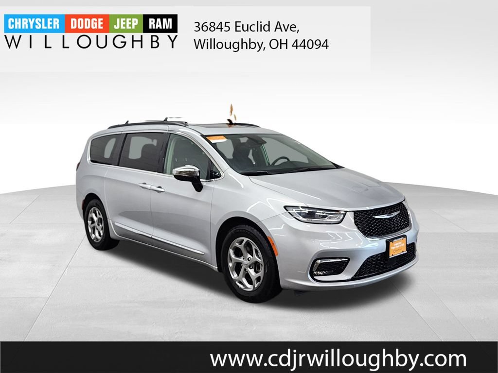 Certified 2023 Chrysler Pacifica Limited FWD image 3