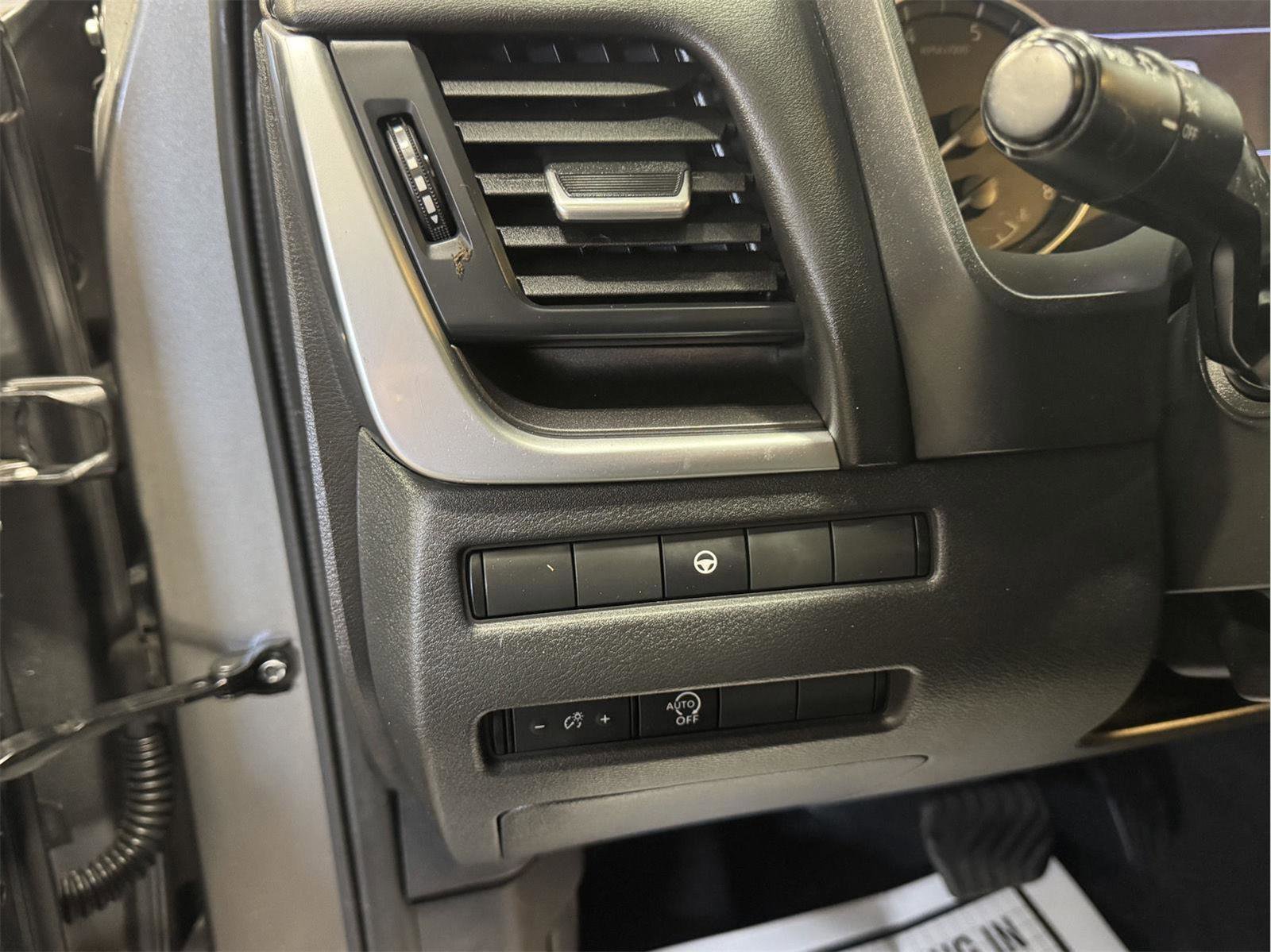 Used 2023 Nissan Rogue SV image 19