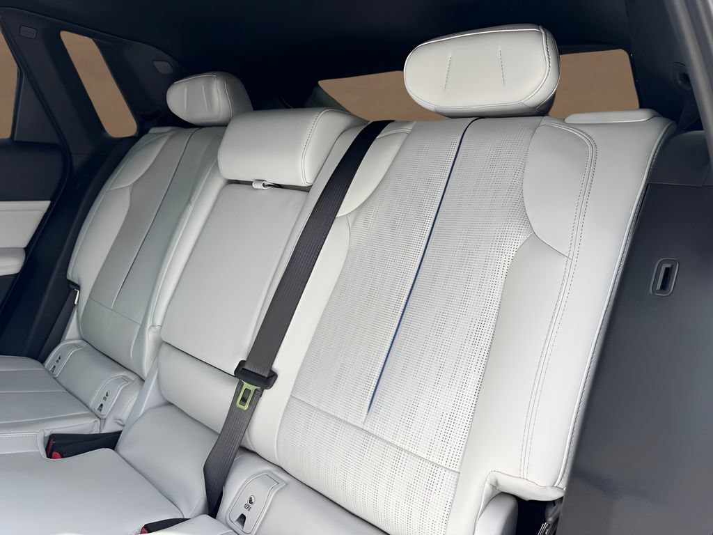 Certified 2024 Cadillac Lyriq Luxury AWD/4WD image 17