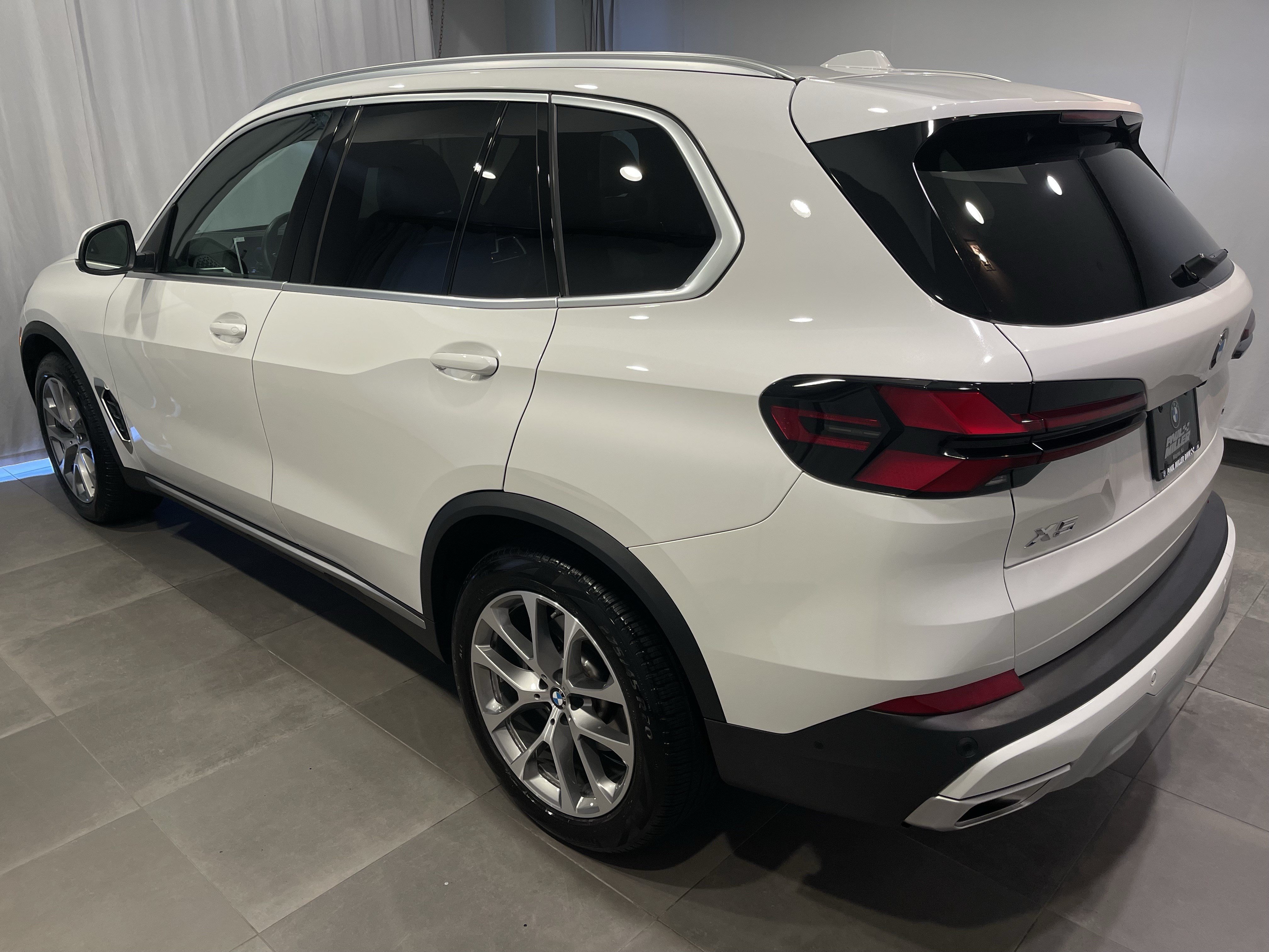 Used 2026 BMW X5 xDrive40i w/ Premium Package AWD/4WD image 4