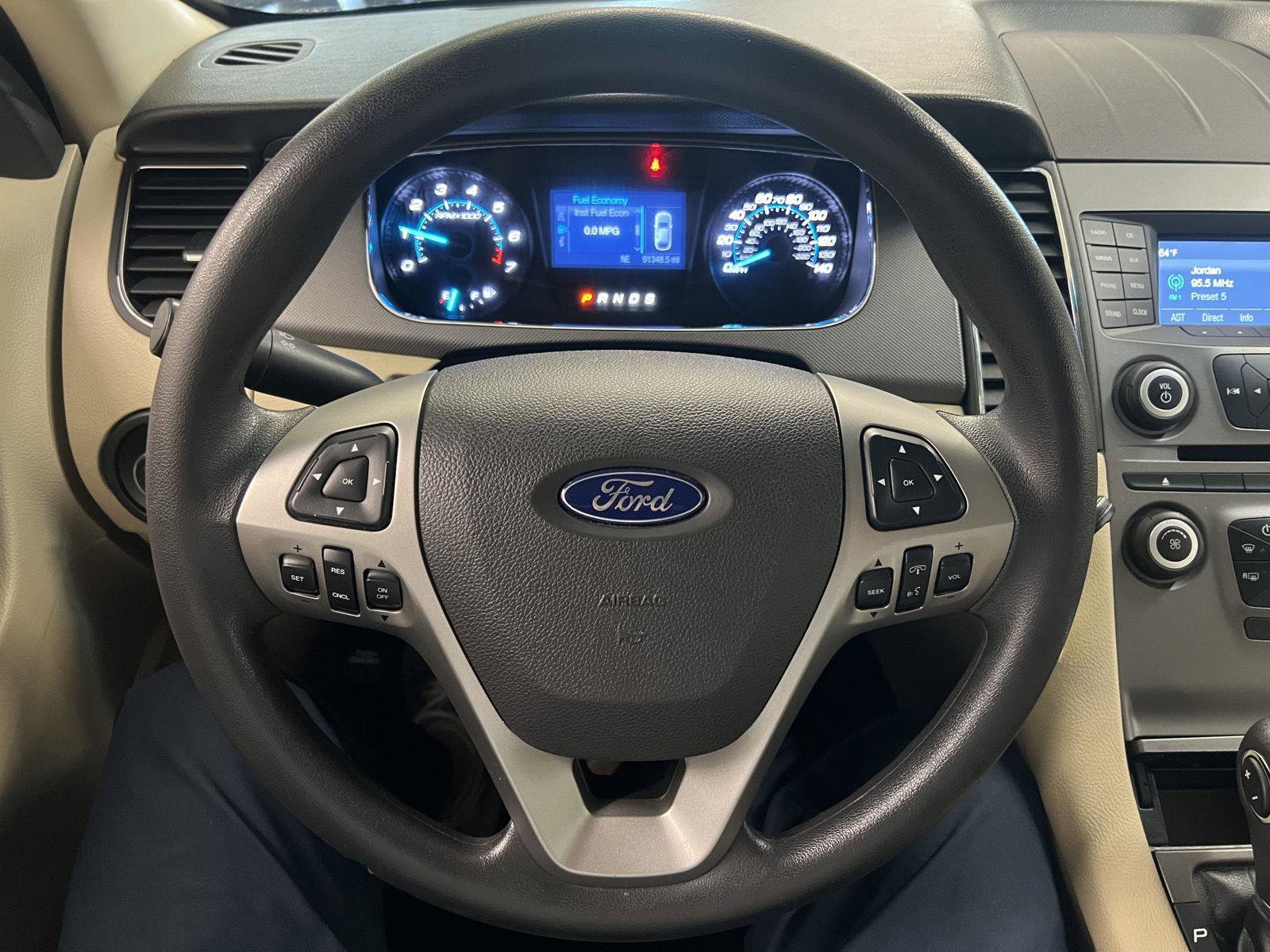 Used 2019 Ford Taurus SE image 6