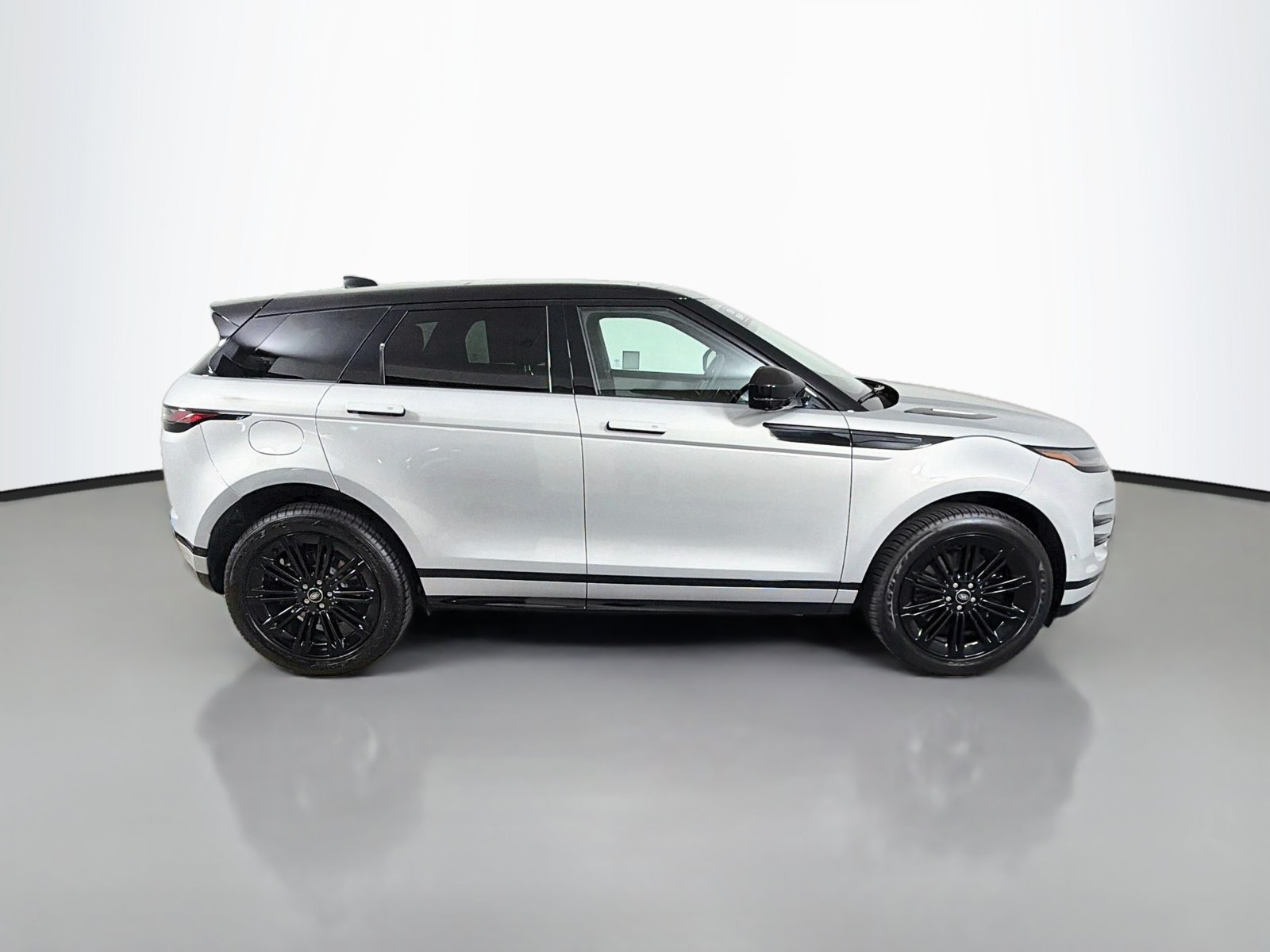 Certified 2026 Land Rover Range Rover Evoque Dynamic SE AWD/4WD image 6