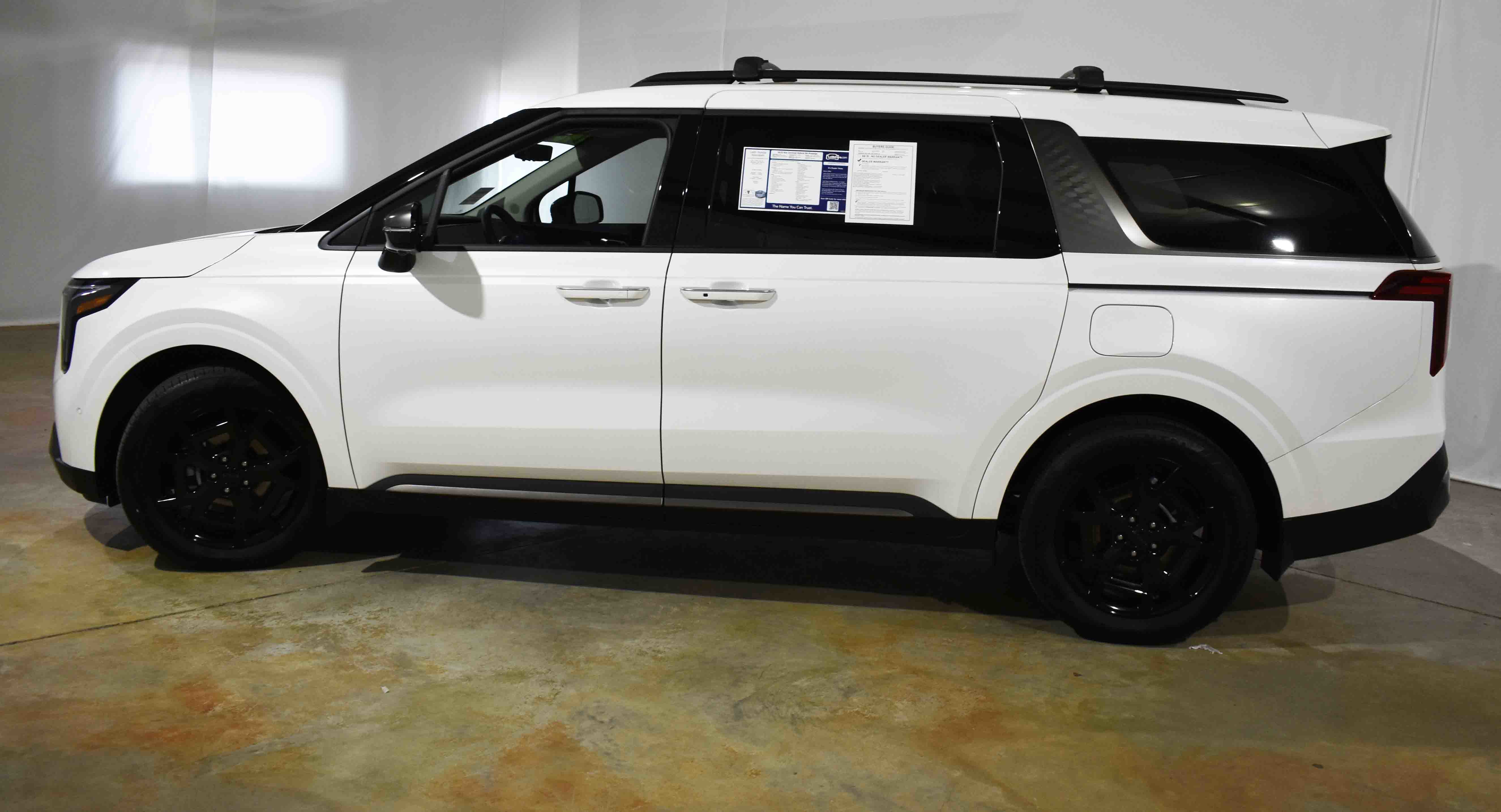 Used 2025 Kia Carnival SX Prestige image 6