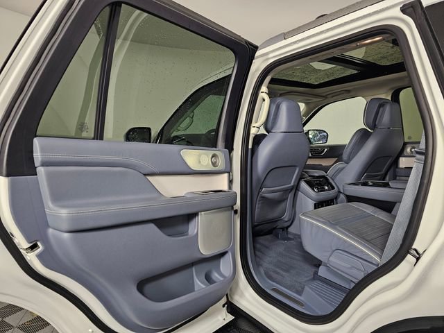 Used 2020 Lincoln Navigator Black Label w/ Cargo Convenience Package image 20
