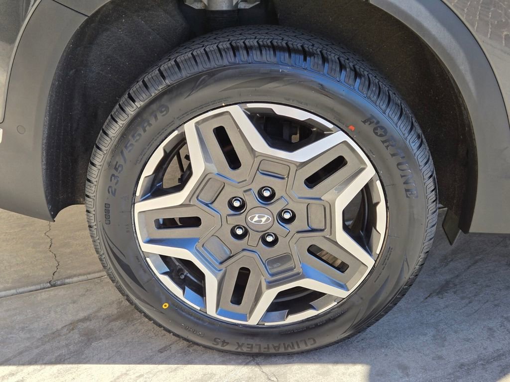 Used 2023 Hyundai Santa Fe Limited image 9