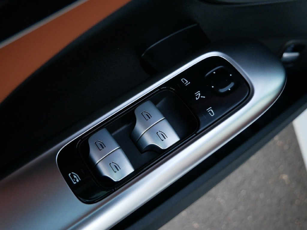 Used 2025 Mercedes-Benz C 300 4MATIC Sedan image 15