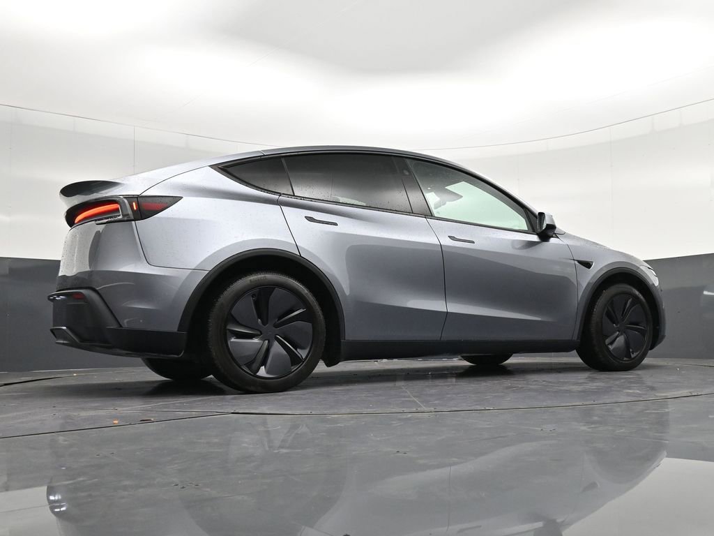 Used 2026 Tesla Model Y 2WD image 29
