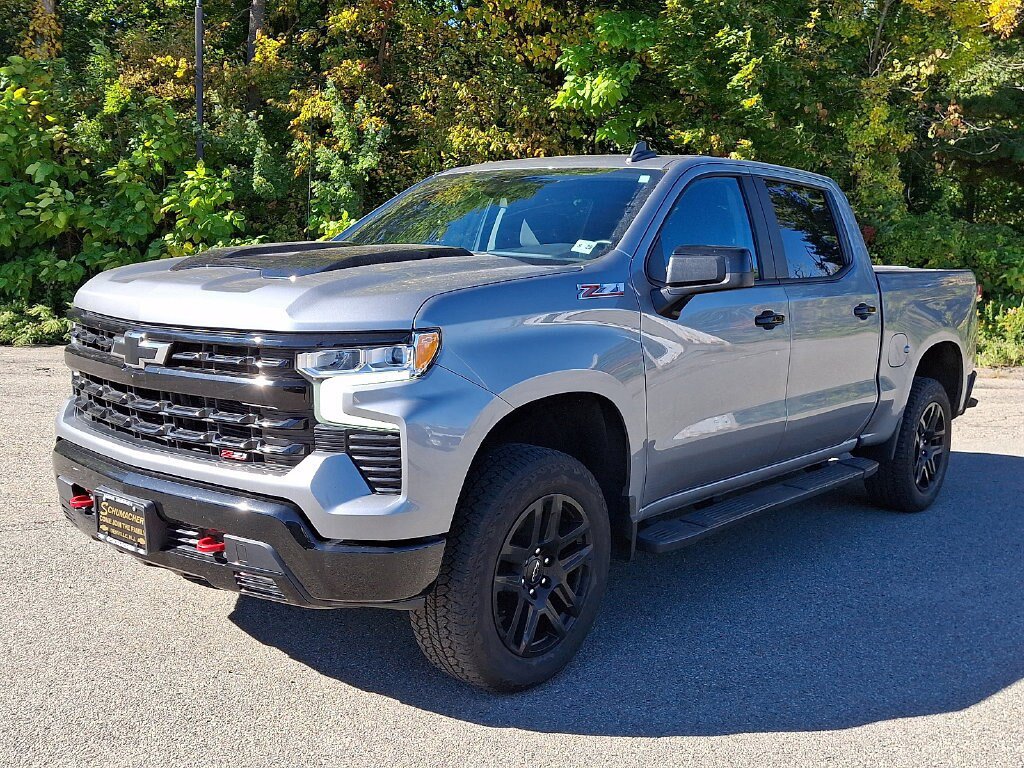 Used 2024 Chevrolet Silverado 1500 LT Trail Boss w/ Protection Package AWD/4WD image 3