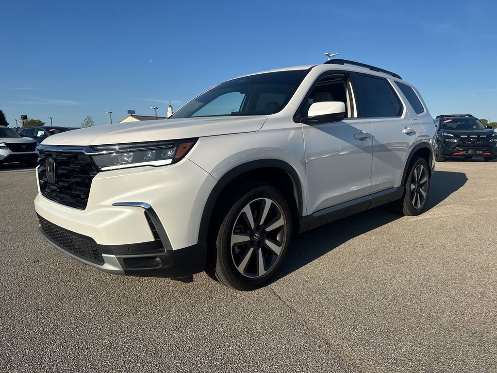 Used 2025 Honda Pilot Touring image 3