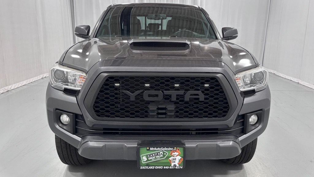 Used 2016 Toyota Tacoma TRD Sport AWD/4WD image 2