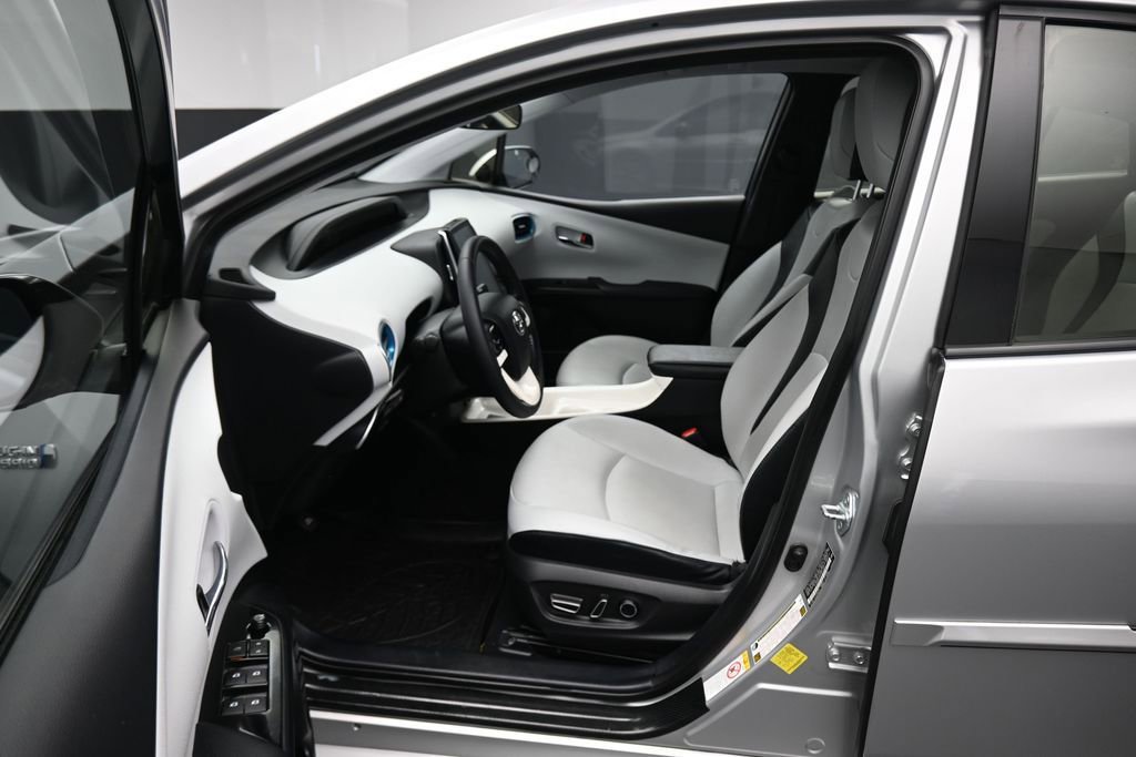 Used 2017 Toyota Prius Prime Premium FWD image 11