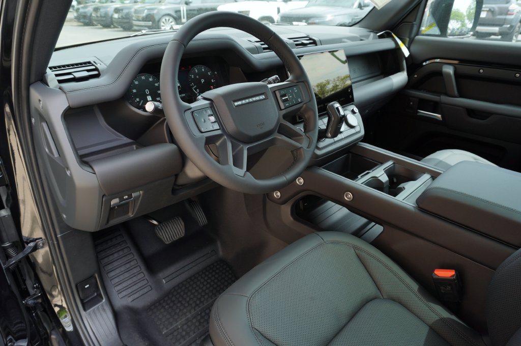 Used 2026 Land Rover Defender 110 X-Dynamic SE AWD/4WD image 12
