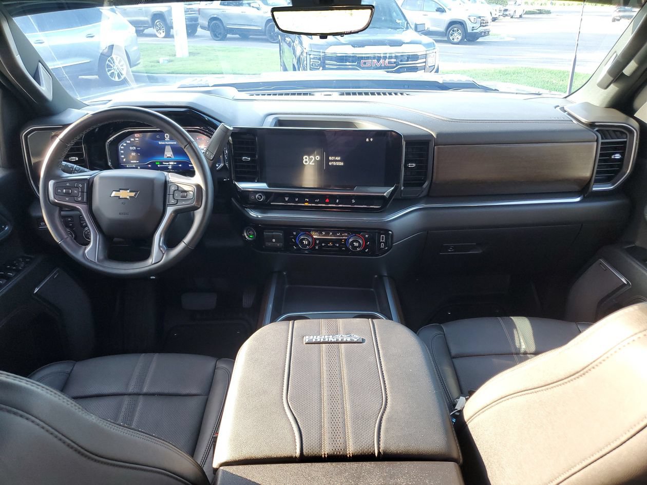 Used 2024 Chevrolet Silverado 2500 High Country w/ Technology Package AWD/4WD image 12