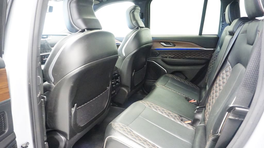 Used 2022 Jeep Grand Cherokee Summit w/ Advanced Protech Group IV AWD/4WD image 17