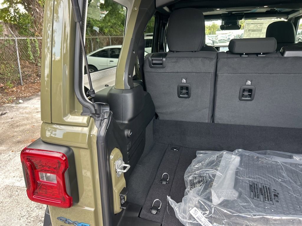 New 2025 Jeep Wrangler Unlimited Rubicon 4xe w/ Safety Group image 31