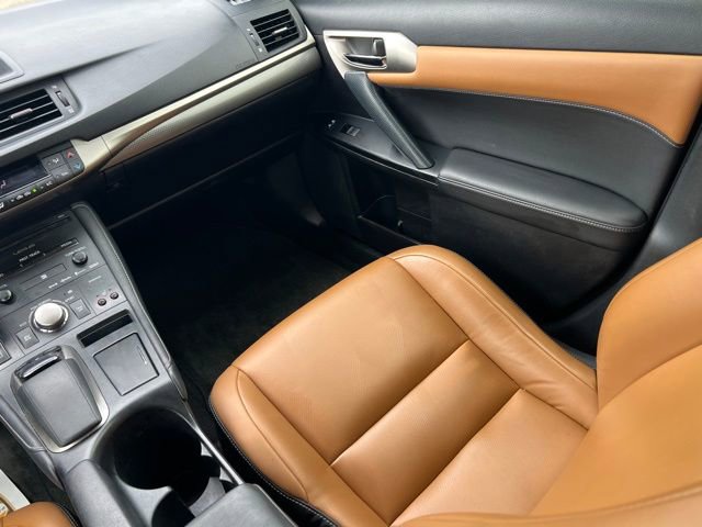 Used 2014 Lexus CT 200h w/ F Sport w/Nuluxe Interior image 15