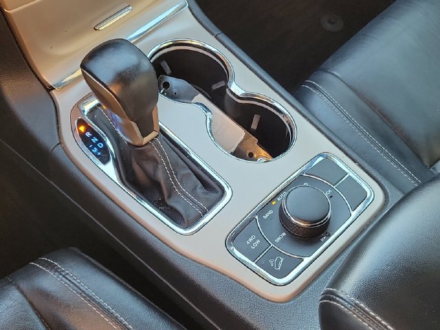 Used 2017 Jeep Grand Cherokee Limited AWD/4WD image 19