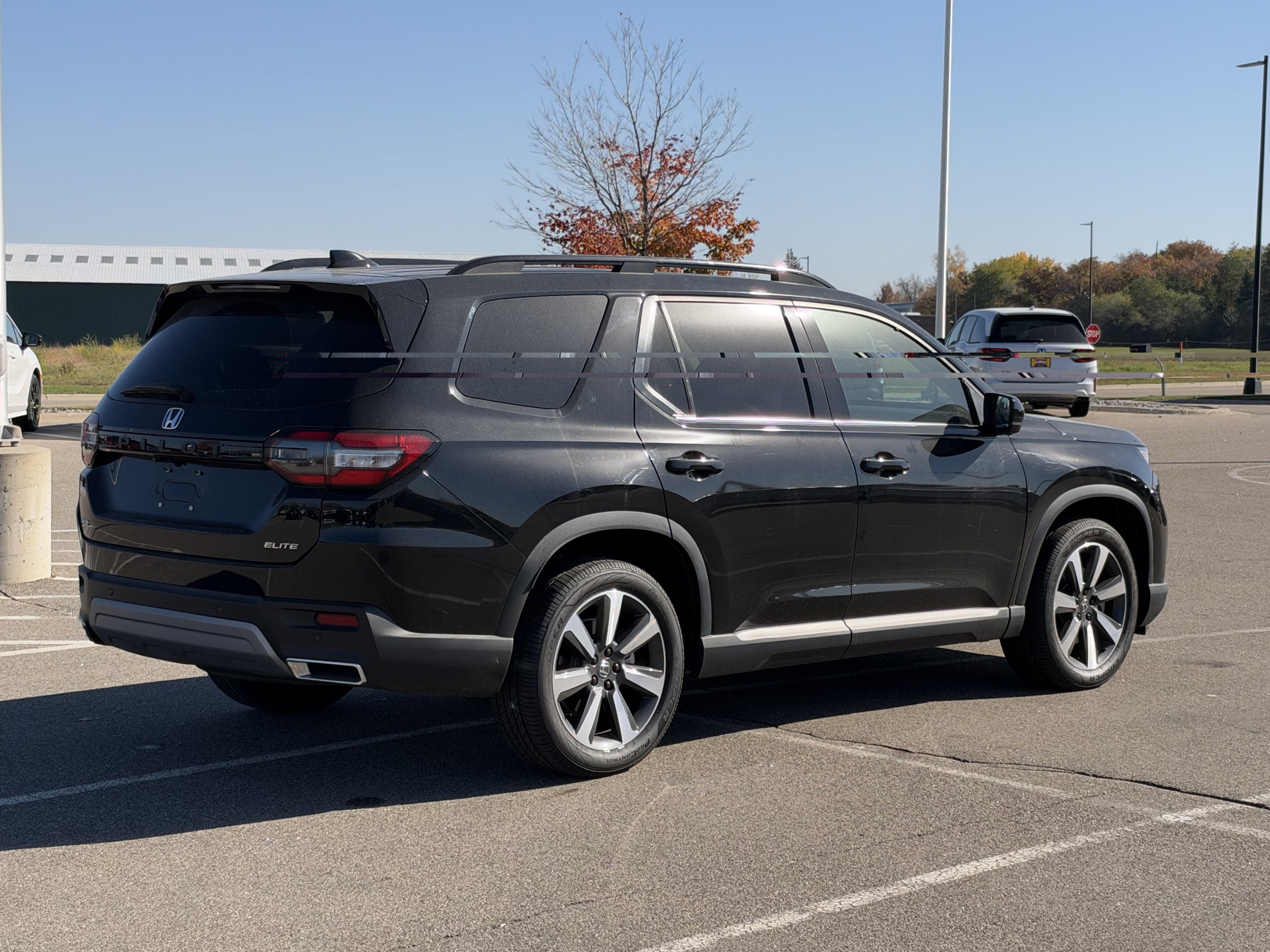 Used 2023 Honda Pilot Elite image 2