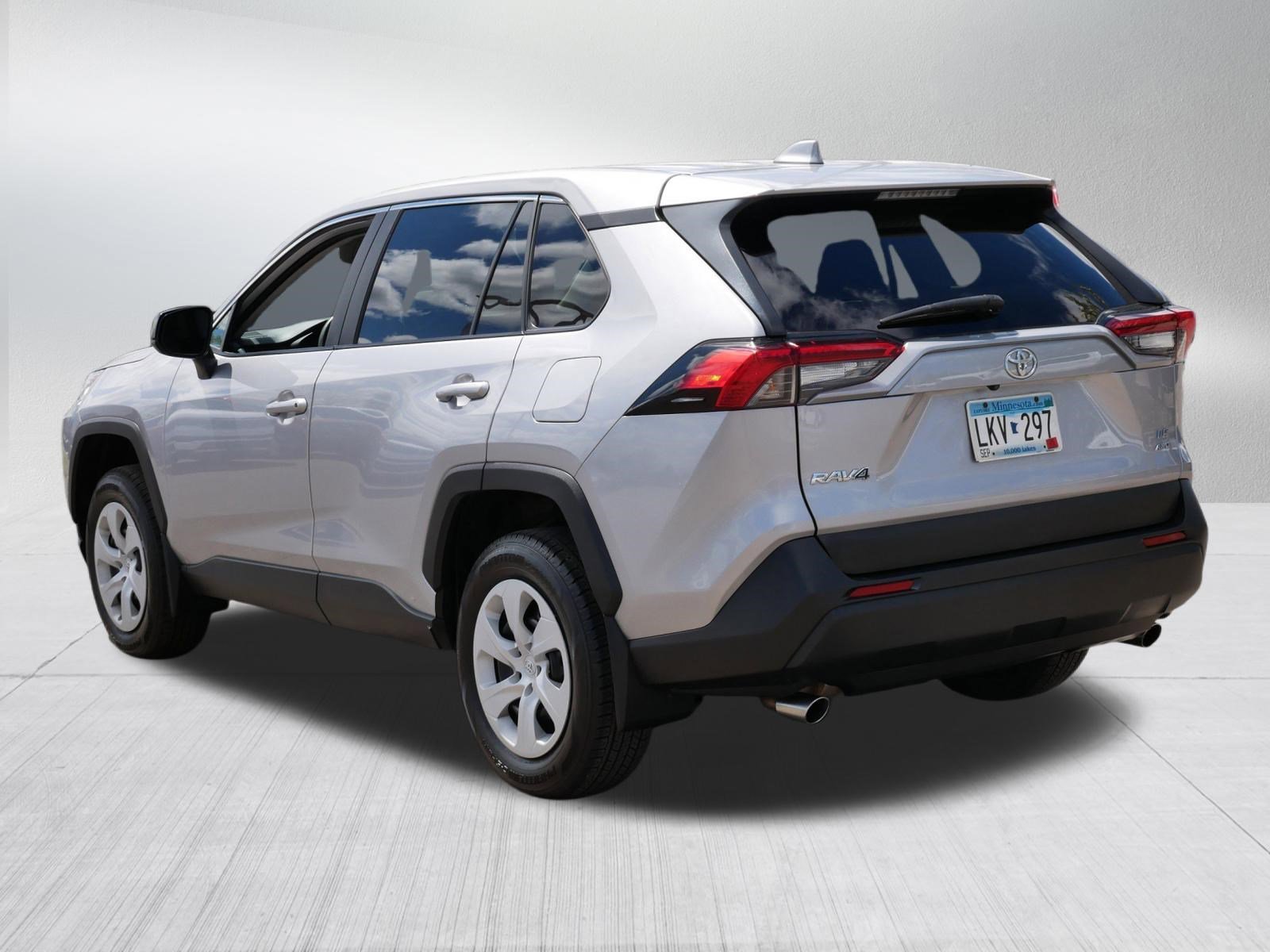 Used 2023 Toyota RAV4 LE AWD/4WD image 5