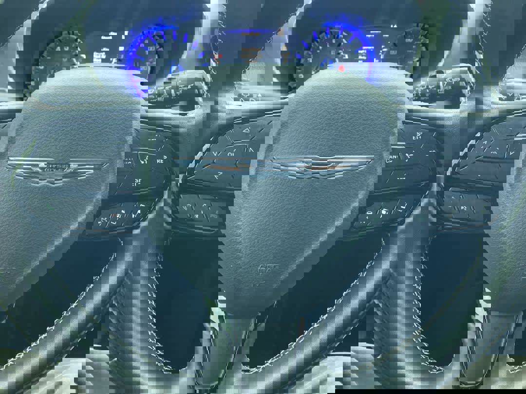 Used 2022 Chrysler Pacifica Touring-L w/ Uconnect Theater Family Group image 14