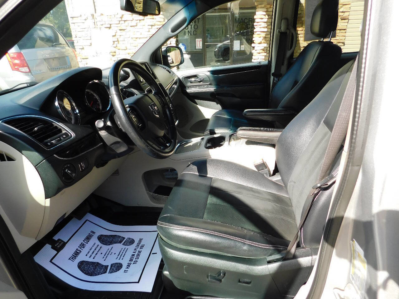 Used 2017 Dodge Grand Caravan SXT image 27