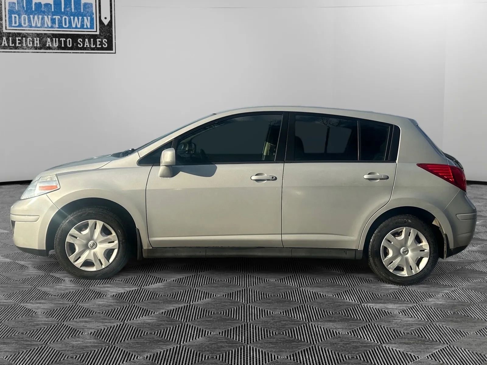 Used 2012 Nissan Versa 1.8 S w/ Plus Pkg image 9