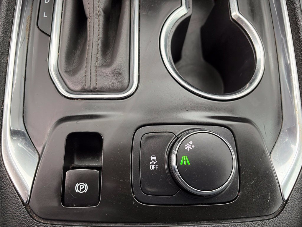 Used 2020 Chevrolet Traverse LS FWD image 11
