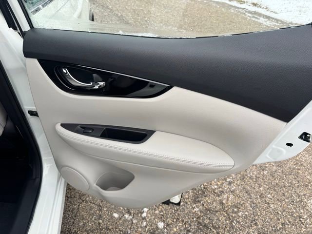 Used 2022 Nissan Rogue Sport SL w/ Premium Package image 26