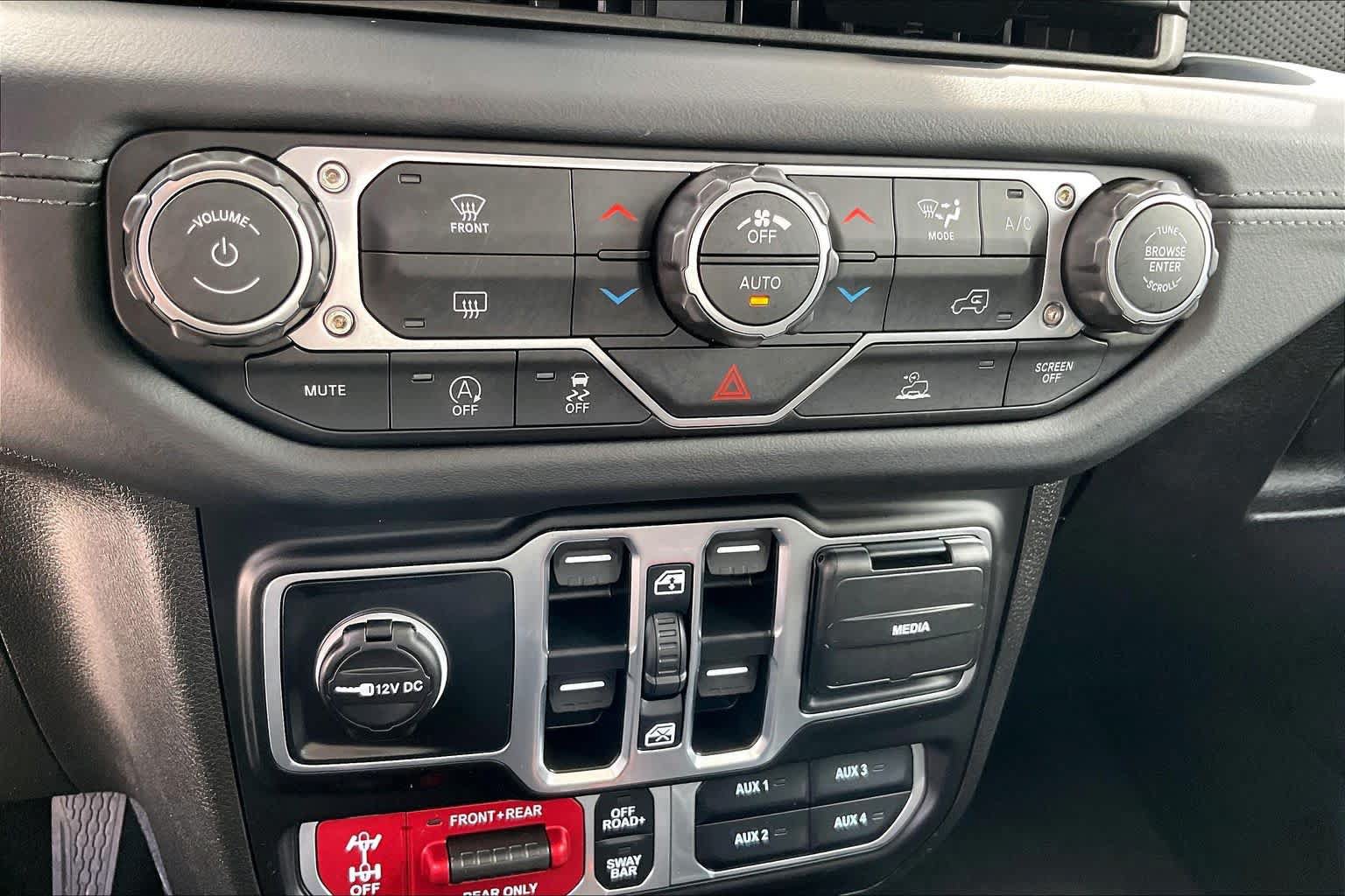 Used 2026 Jeep Gladiator Rubicon AWD/4WD image 32