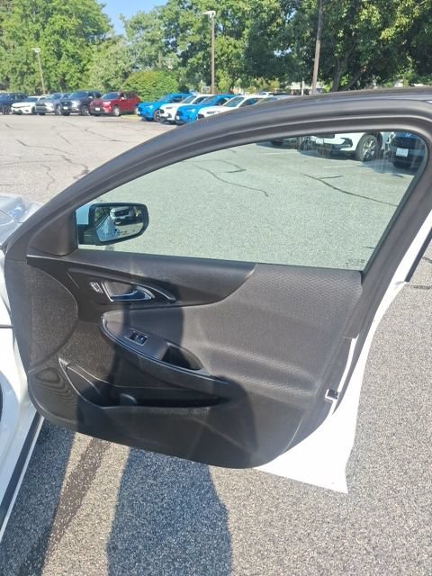 Used 2022 Chevrolet Malibu LT FWD image 19