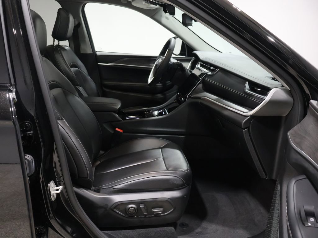 Used 2023 Jeep Grand Cherokee L Limited w/ Trailer Tow Group (B) image 27