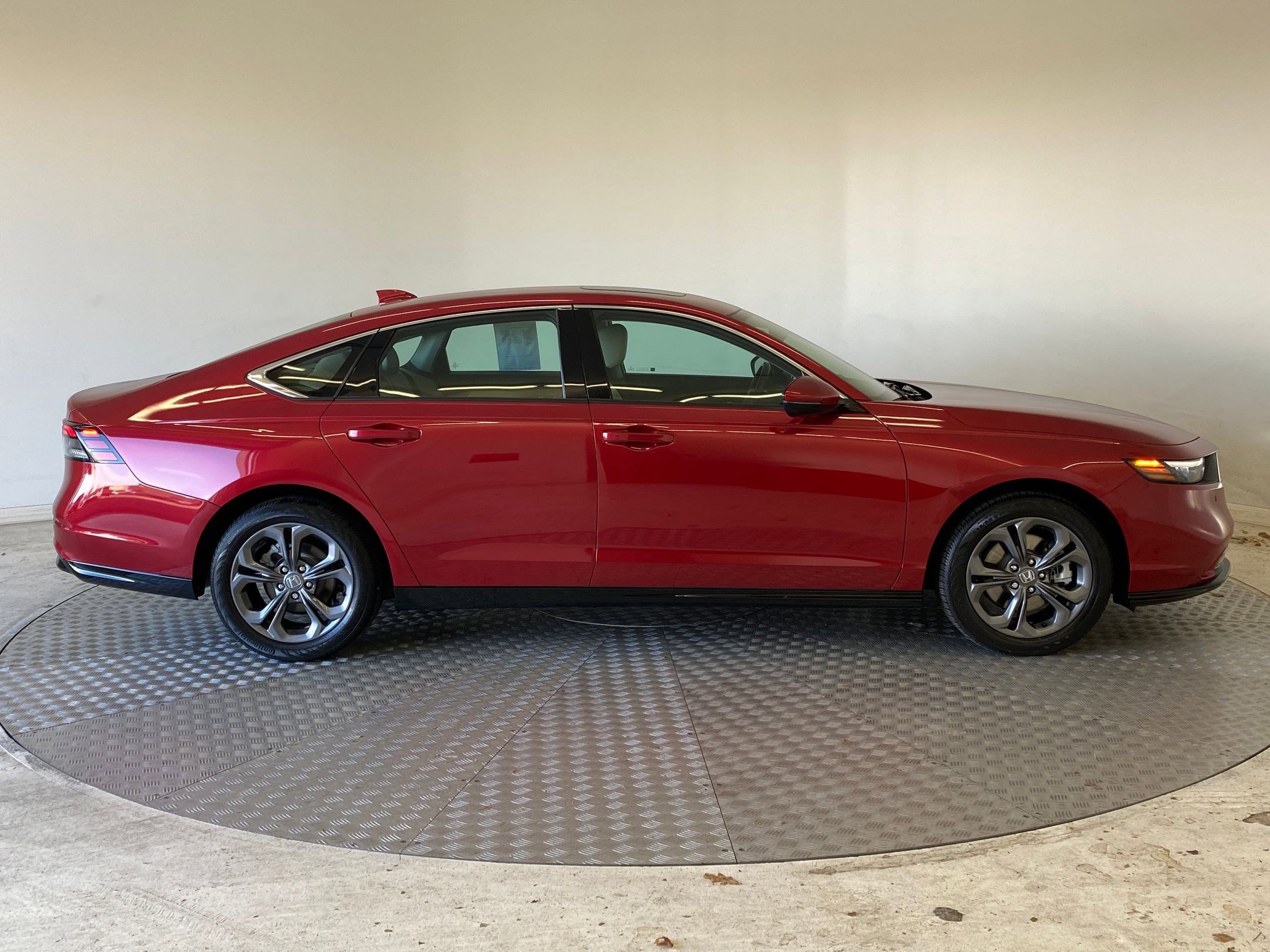 Used 2024 Honda Accord EX-L image 7