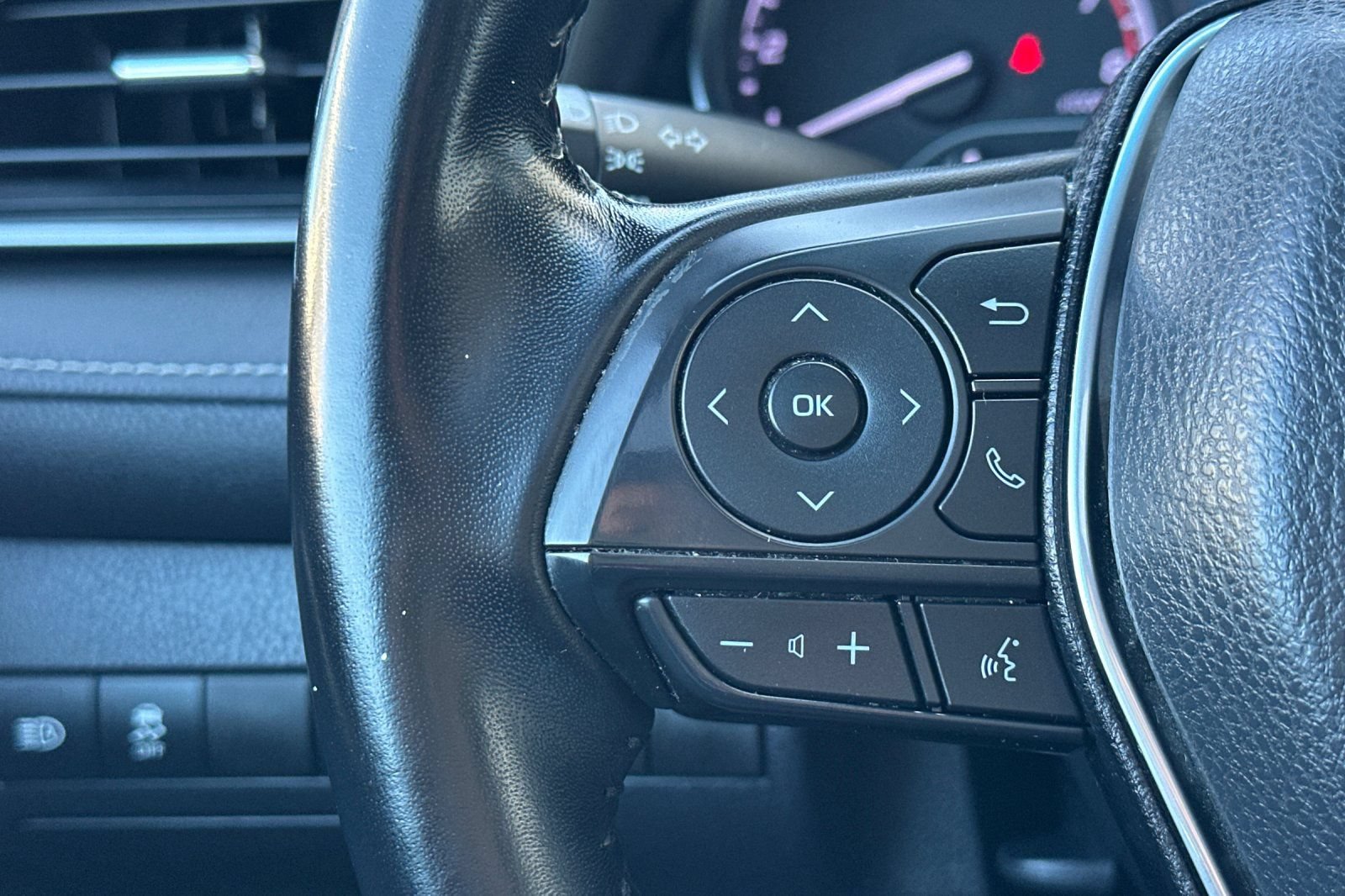 Used 2019 Toyota Camry SE FWD image 29