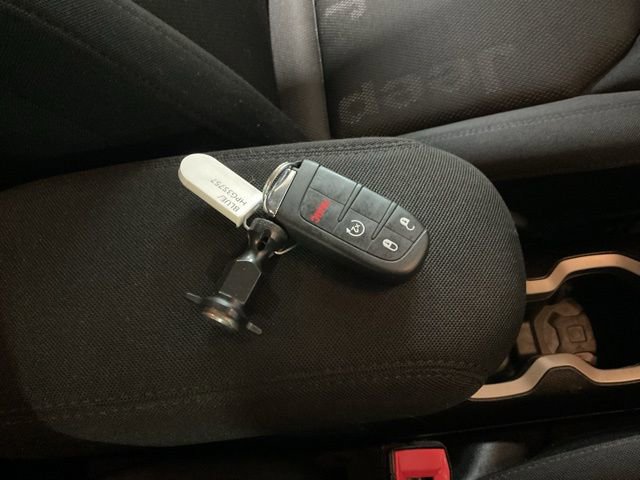 Used 2017 Jeep Renegade Latitude w/ Popular Equipment Group image 21