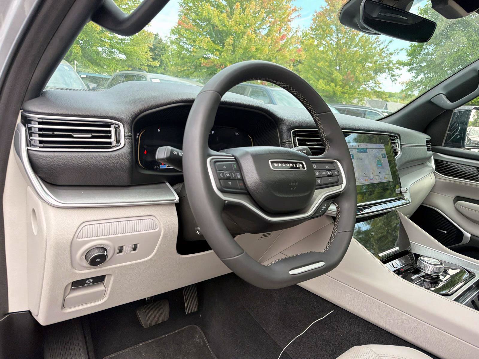 Used 2025 Jeep Wagoneer 4WD w/ Premium Group I image 15