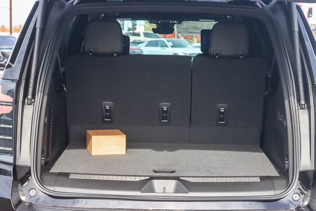 New 2026 Chevrolet Suburban Premier image 25