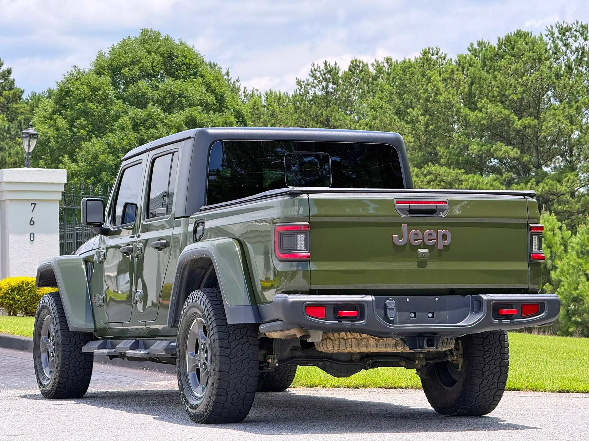 Used 2021 Jeep Gladiator Rubicon w/ Trailer Tow Package AWD/4WD image 9