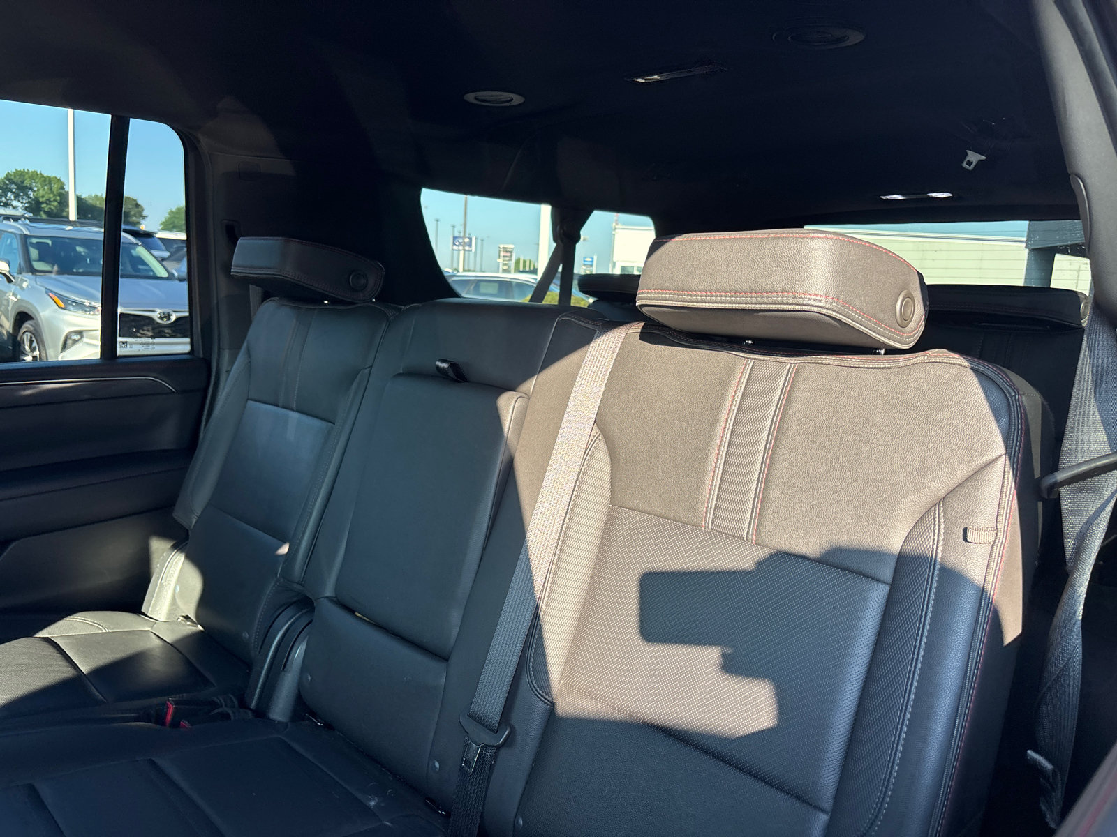 Used 2022 Chevrolet Suburban RST w/ Luxury Package AWD/4WD image 24