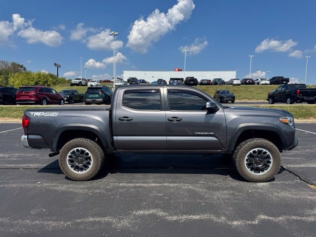 Used 2018 Toyota Tacoma TRD Off-Road AWD/4WD image 2