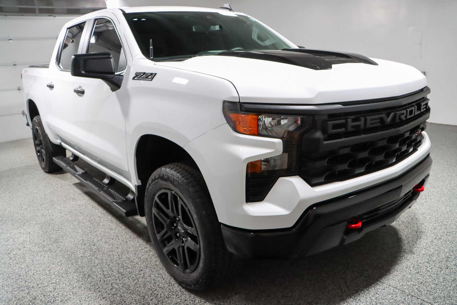 Used 2023 Chevrolet Silverado 1500 Custom Trail Boss w/ LPO, Dark Essentials Package image 5
