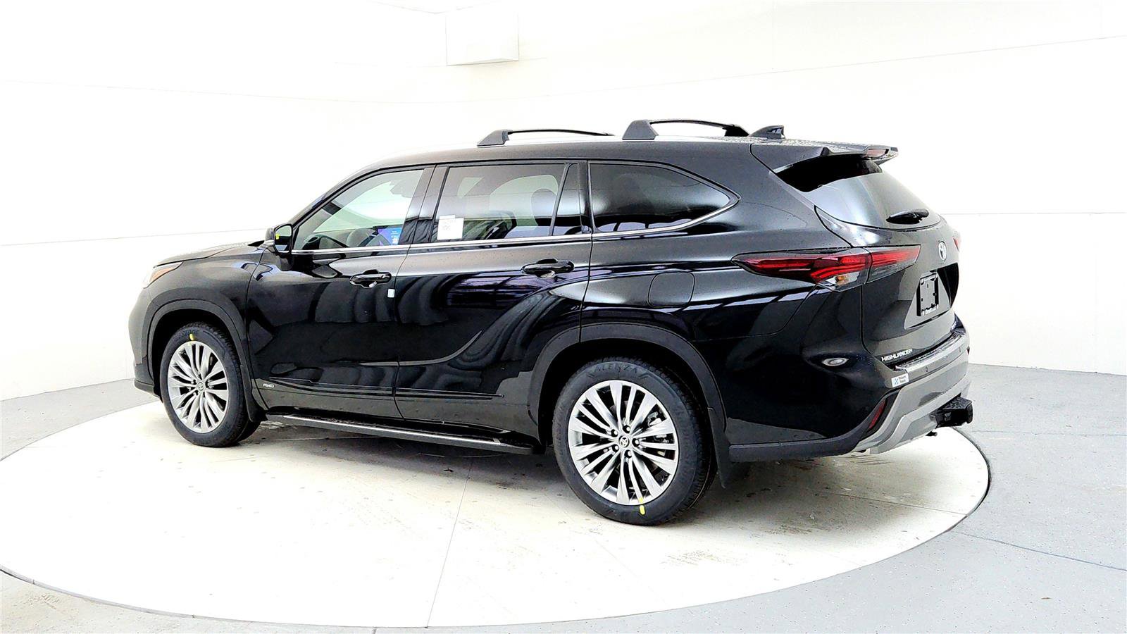 New 2026 Toyota Highlander Platinum image 4
