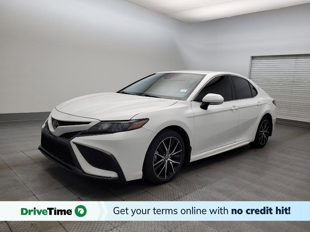 Used 2022 Toyota Camry SE image 1
