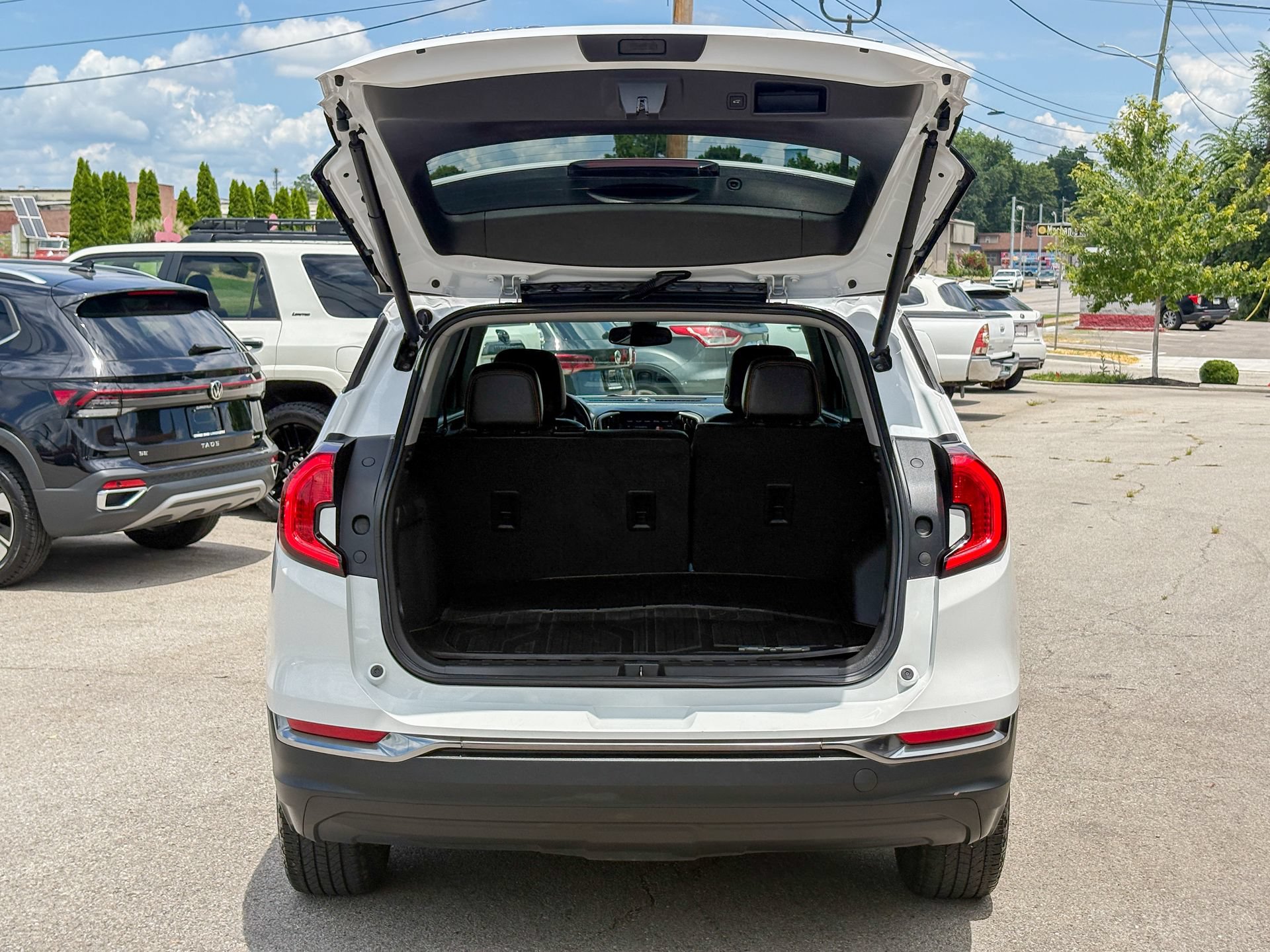 Used 2022 GMC Terrain AT4 AWD/4WD image 40
