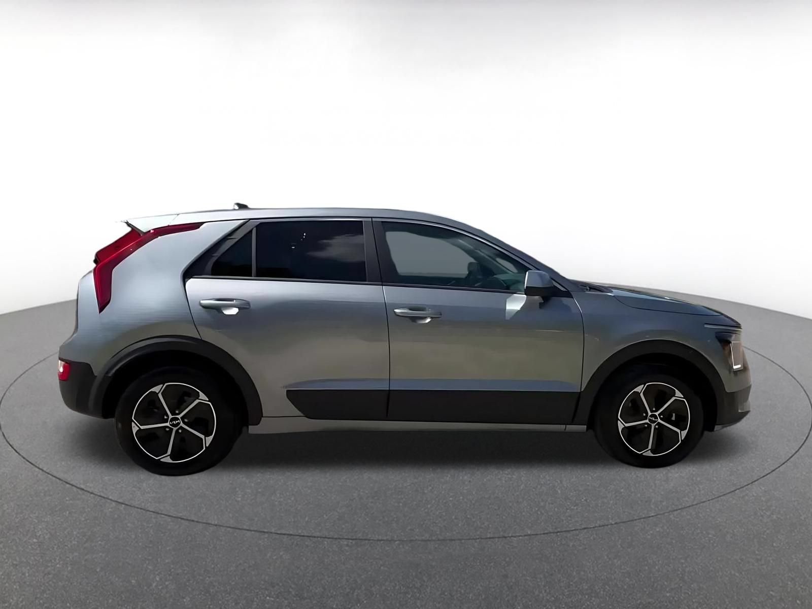 Used 2026 Kia Niro LX FWD image 16