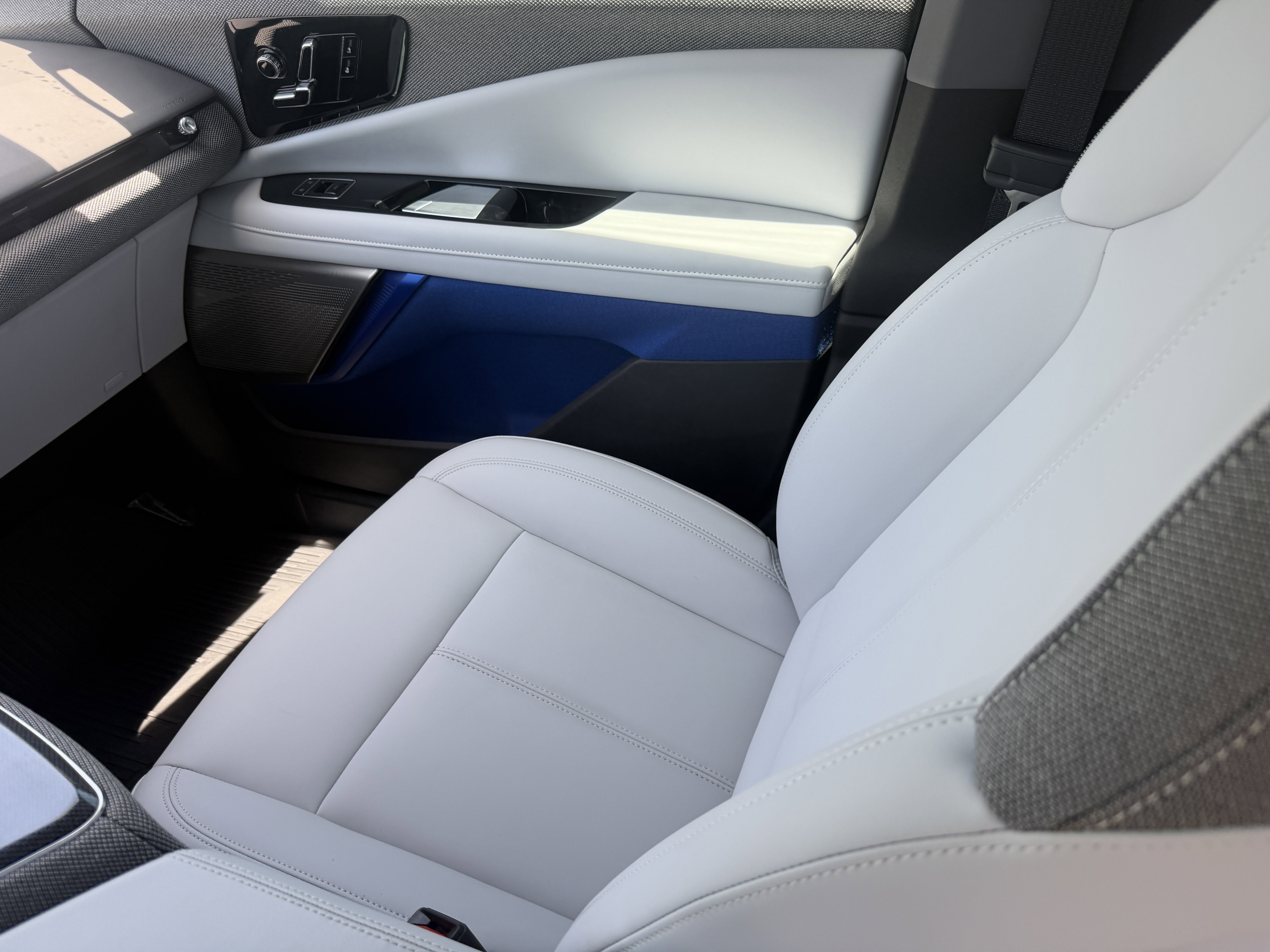 Certified 2025 Cadillac Optiq Sport 1 AWD/4WD image 16