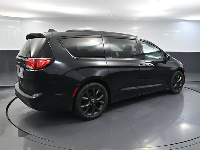 Used 2019 Chrysler Pacifica Touring-L Plus w/ Advanced Safetytec Group FWD image 4