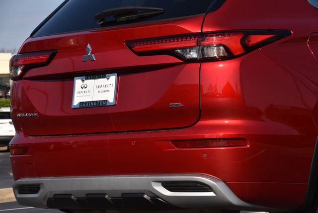 Used 2023 Mitsubishi Outlander AWD image 28