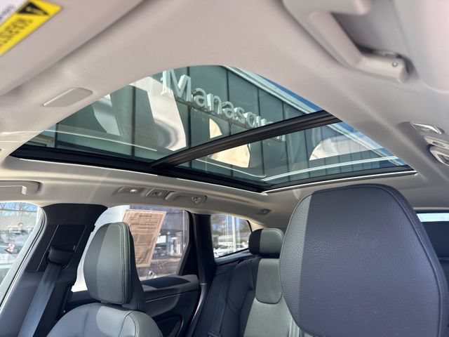 Certified 2025 Volvo XC60 B5 Plus AWD/4WD image 27