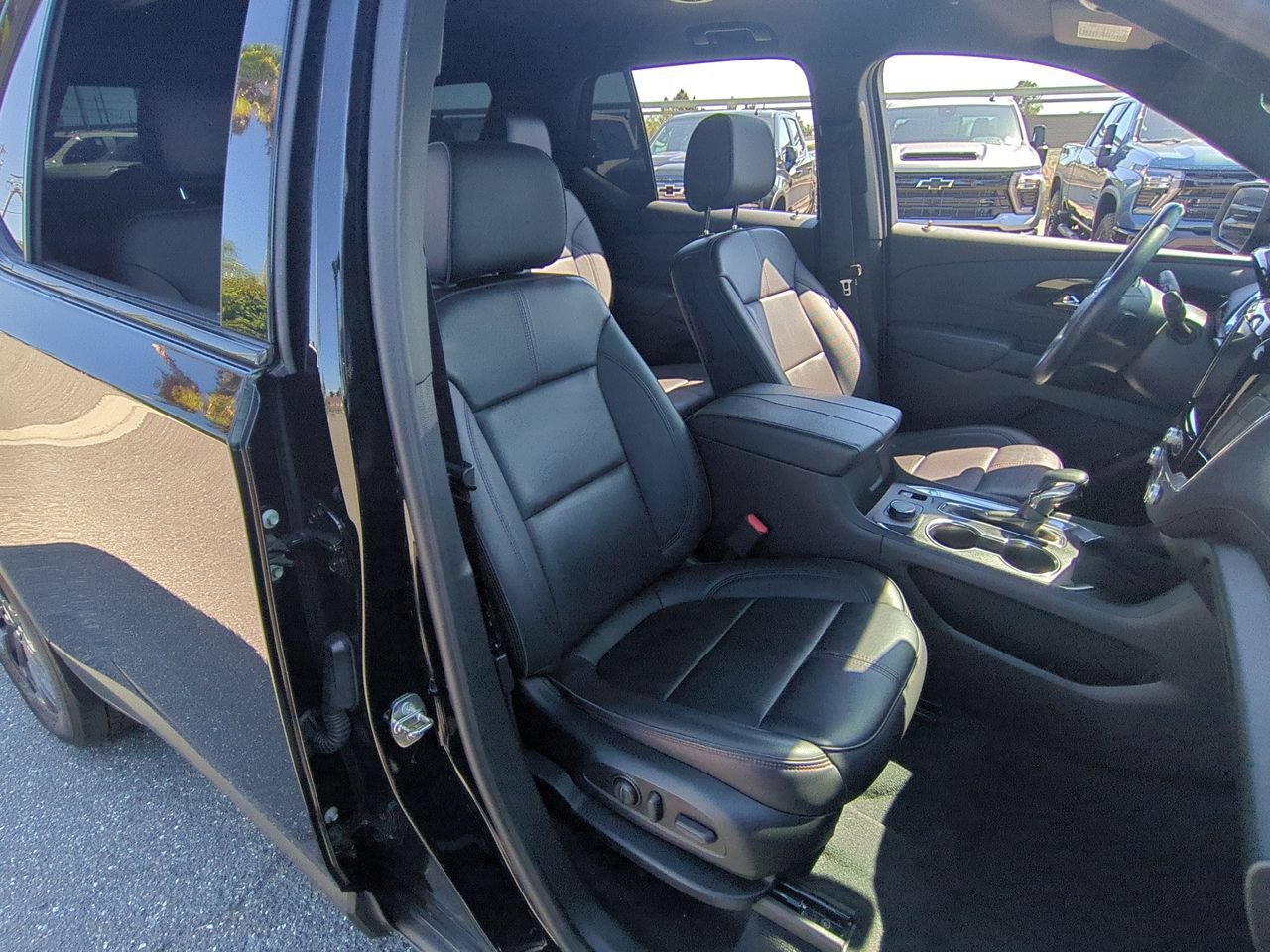 Used 2023 Chevrolet Traverse RS w/ LPO, Cargo Package FWD image 28